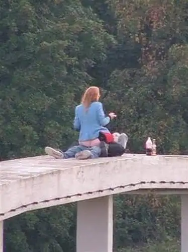 谷歌抓拍卖淫女街头揽客交易