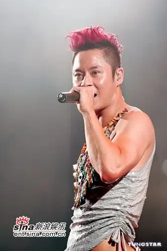 图文:草蜢香港火爆开唱--蔡一杰一头红发