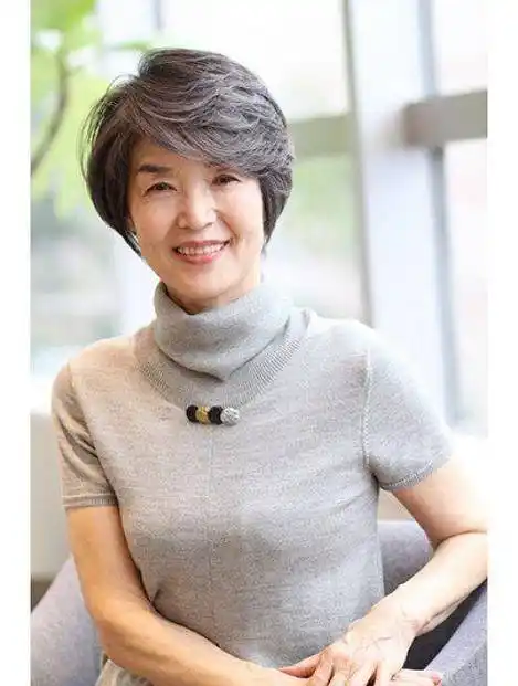 50到70岁女性,发型这样剪,好看时尚显年轻_显得_头发_层次