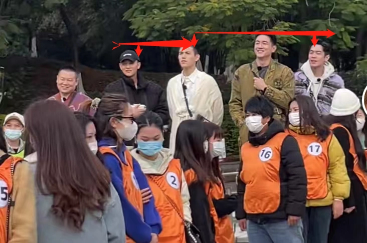 黄子韬陈飞宇林更新等人街头录综艺一眼就能看出谁谎报身高