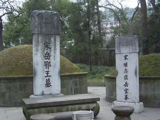 汪精卫被炸墓焚尸1995年儿子回国祭拜看到父亲跪像有何反应