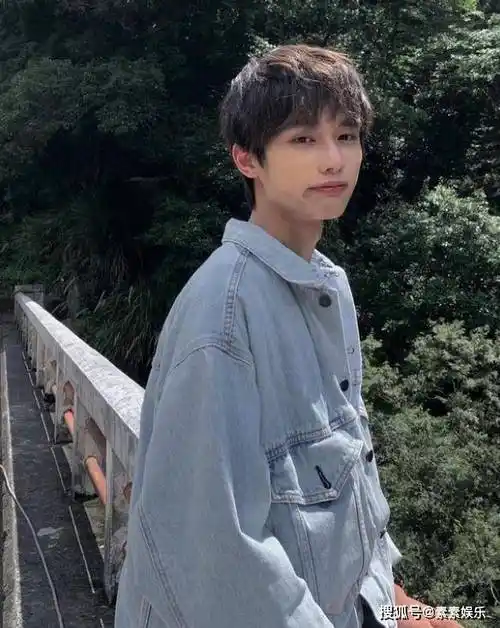 炎亚纶受害男生生活照曝光:阳光帅气,炎亚纶流泪走出发布会_交往_当事