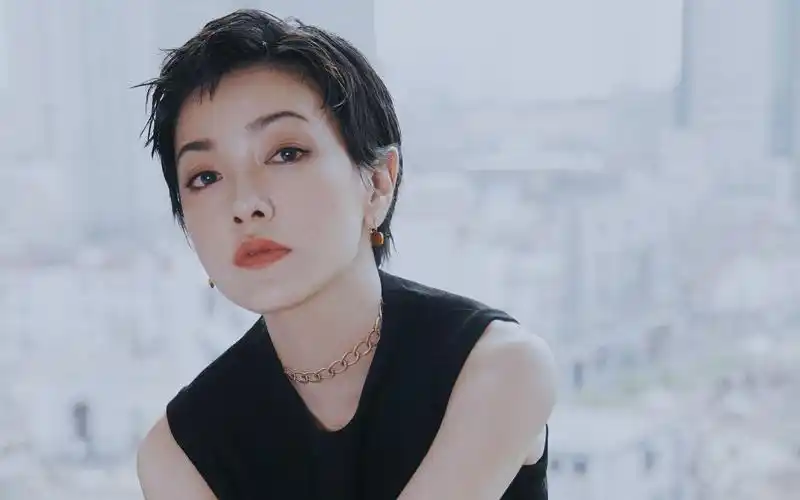 郭采洁黑色礼服性感图片桌面壁纸