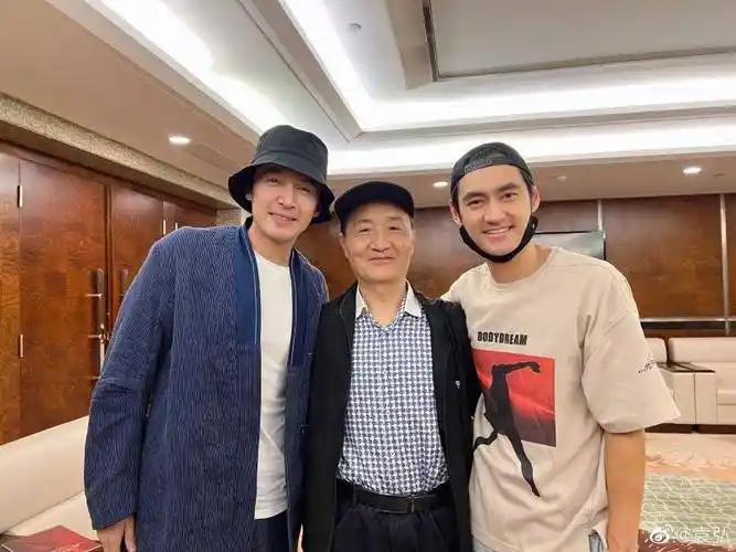 前女友薛佳凝不离不弃,袁弘停工一年陪伴,胡歌:最理解我的心情_老婆