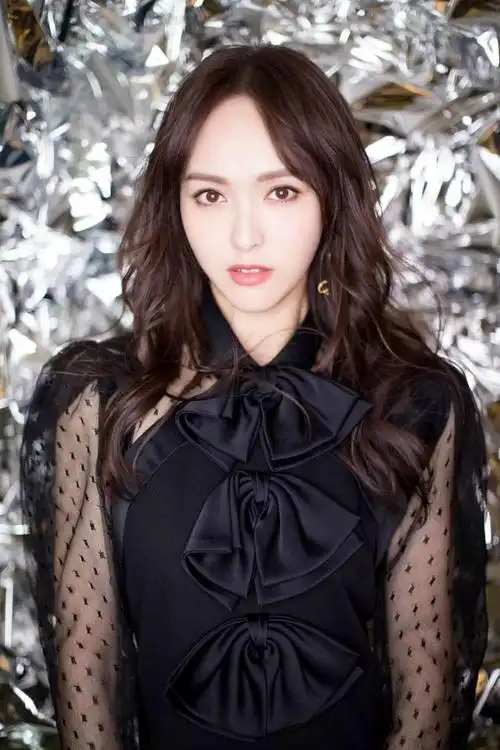 杨幂终于不「秃头」了?这些女明星发型,能拯救所有脱发的你!