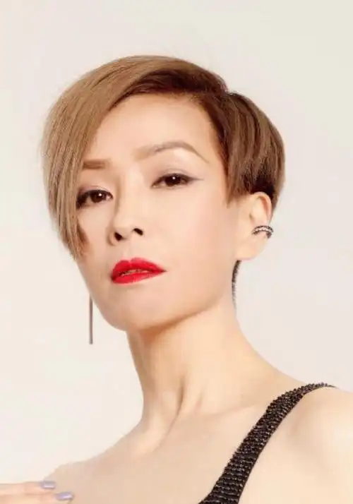 伍咏薇 christine ng