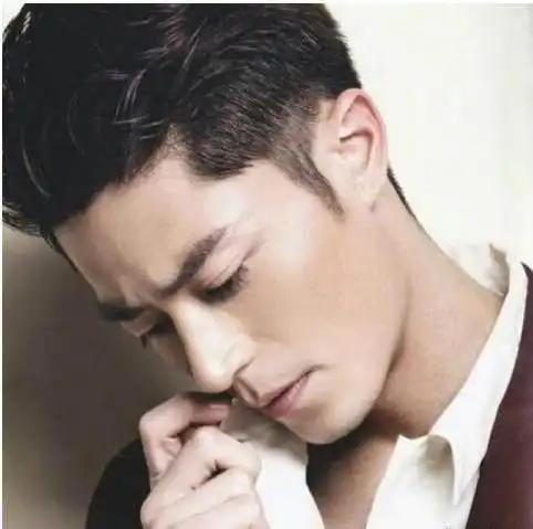 娱乐圈"睫毛精"5大男星,鹿晗美少年,霍建华睫毛似长颈鹿