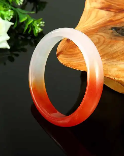 步步高升石英岩质玉手镯