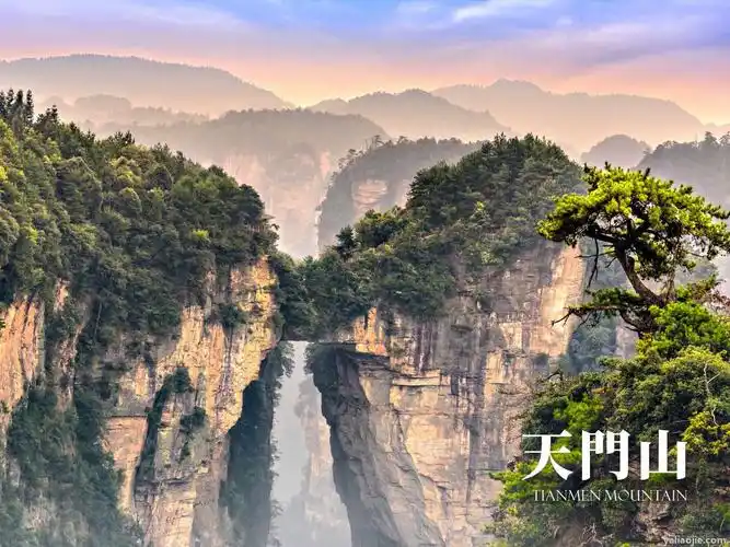 高的山,北距城区8公里,因自然奇观天门洞而得名,最早被记入史册的名山