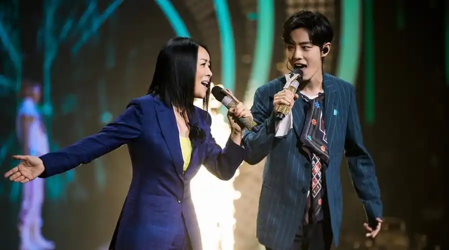 肖战那英绿光# 那英和肖战演绎孙燕姿《绿光》,空灵元气嗨爆全　!