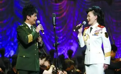 军旅歌手歌声迎世博黄晓敖长生唱响东艺