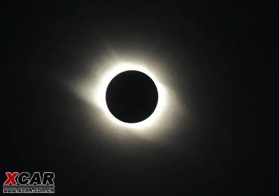 日食时,太阳,月亮,地球在同一线.