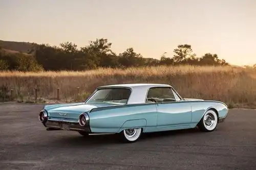 纪消逝的福特女神-雷鸟_东方汽车