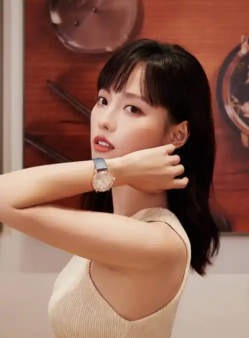 知名女星张嘉倪晒最新写真,穿白色皱纹长裙,肌肤如润雪_照片_留言