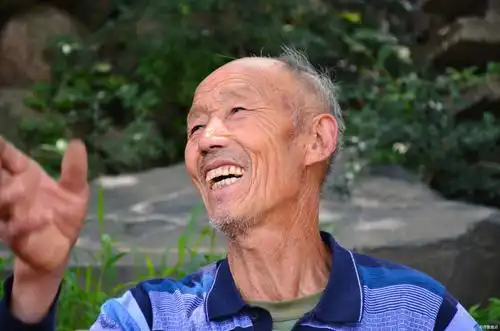 济南这位农村老人的笑容,让人的心中充满了暖意_凤凰资讯