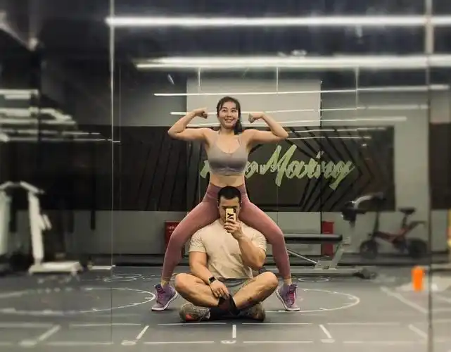 科比心中亚洲第一美女现男友身体强壮肌肉不输黑人球员