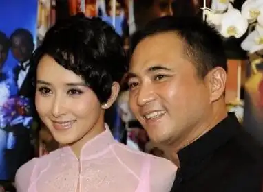 回顾胡静嫁马来西亚豪门丈夫为了不和她分房睡竟割掉扁桃体