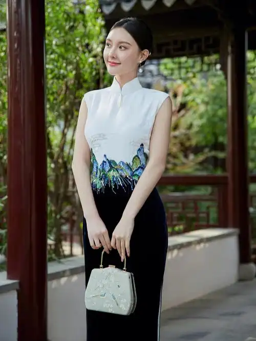 72和江南美景融为一体的山水旗袍78很有诗意