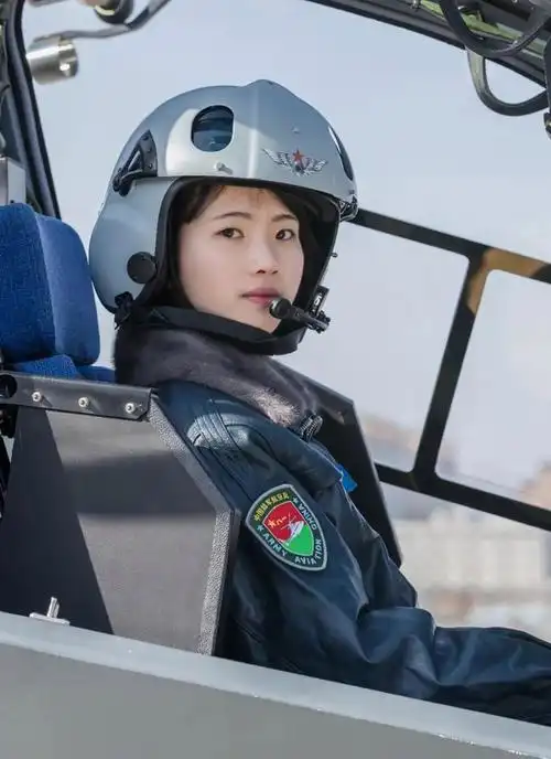 美又飒!95后直20女飞行员亮相中国航展