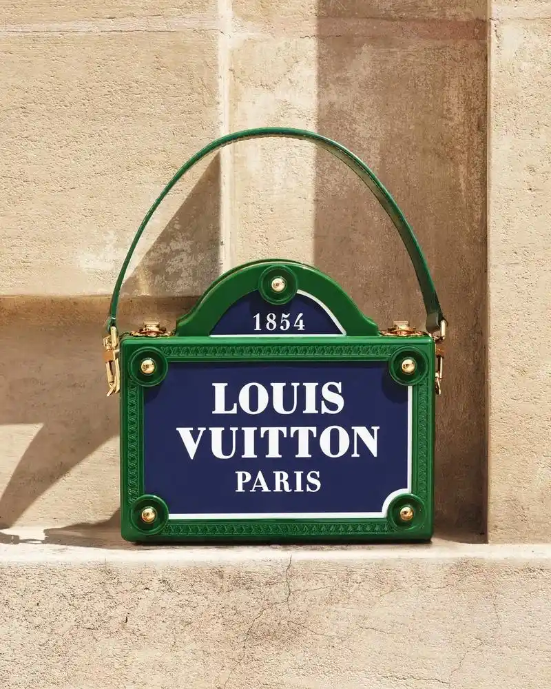 lv paris l 巴黎路牌徽标系列.绿框蓝底白字的巴黎路 - 抖音