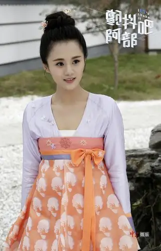 中多次扮演萌物的安悦溪此番又有新花样——跨物种演绎一名外星少女!