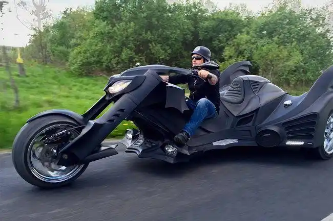 来自波兰乡下的野小子打造的摩托车惊艳全世界