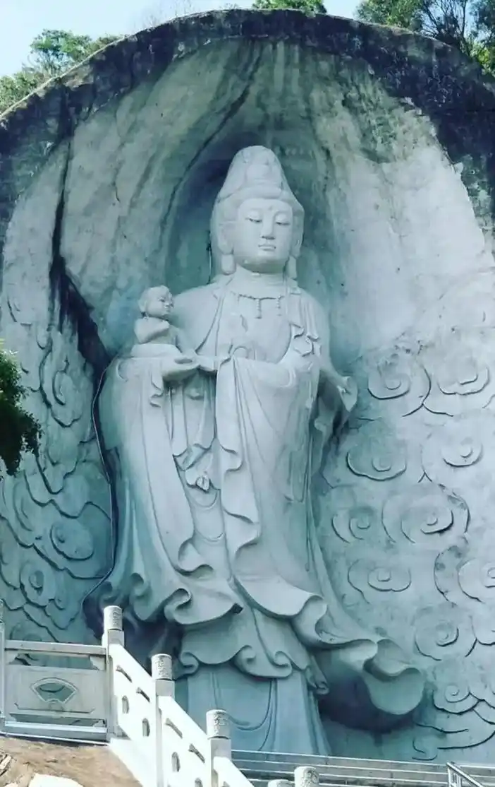 菩萨圣像篇之福建泉州市泉港区涂岭镇昆山虎岩寺崖雕送子观音菩萨