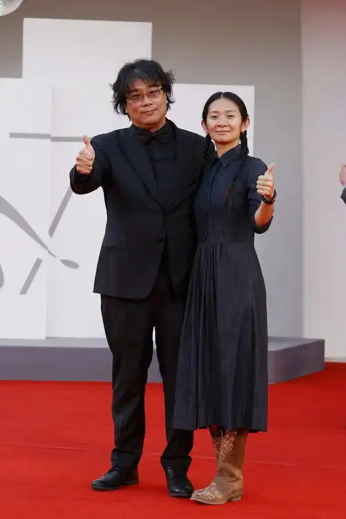 威尼斯电影节闭幕红毯