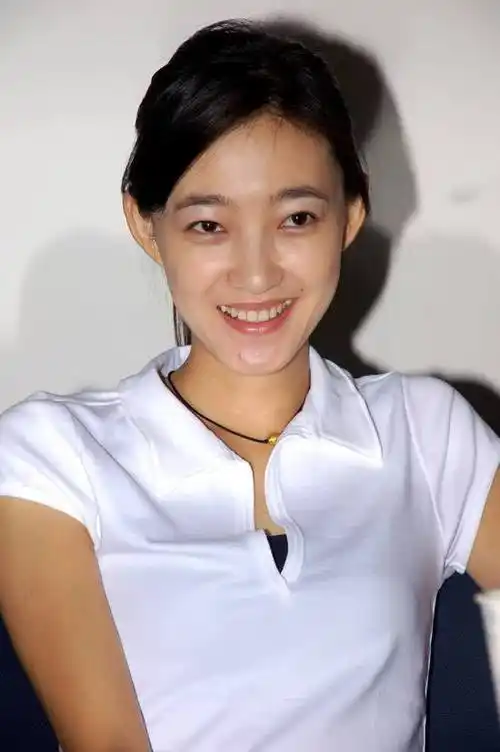 不亏是素颜女神,太漂亮了,下面就来看下王丽坤年轻时候的图片吧,真的