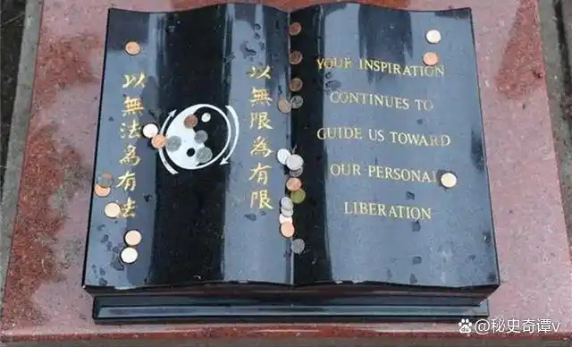 李小龙在美国西雅图的墓地:儿子陪伴在旁,墓碑前12个字令人沉思