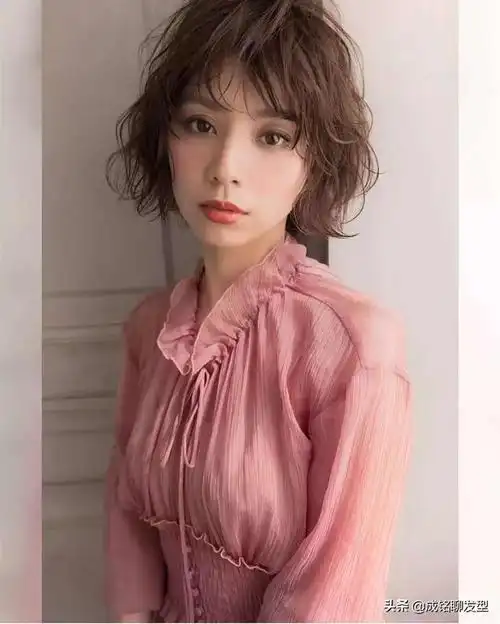 长脸女生适合什么发型?11款减龄又时尚的轻熟风发型,美出新高度