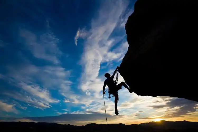 登顶攀登者挑战户外运动奋斗精神努力努力坚持不懈挑战极限突破自我