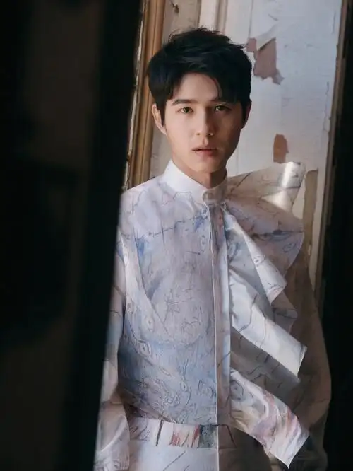 刘昊然|alexander mcqueen 2022春夏男装