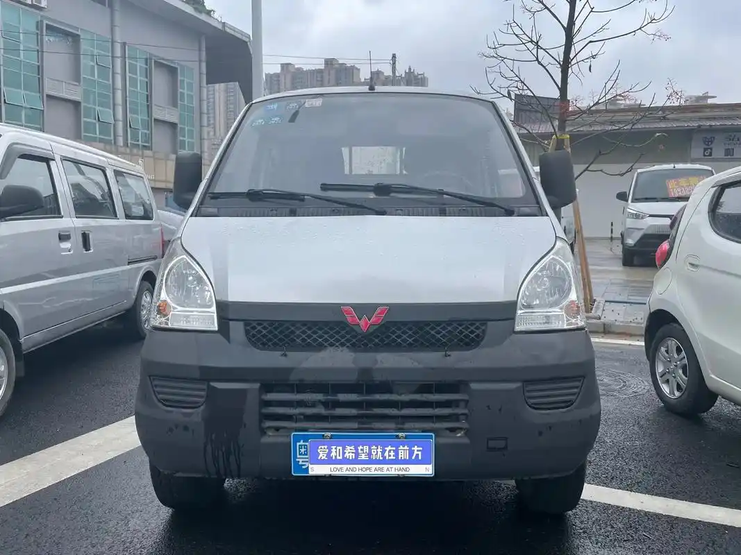 五菱荣光小卡1.5l! 2019年上牌.车况精品无事故 加装 - 抖音