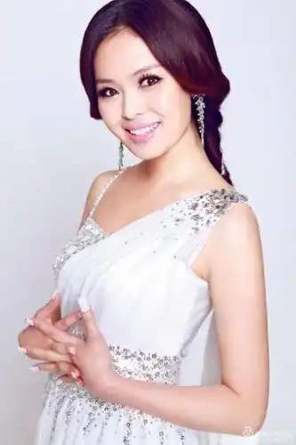 中国民族唱法青年女歌手龚爽