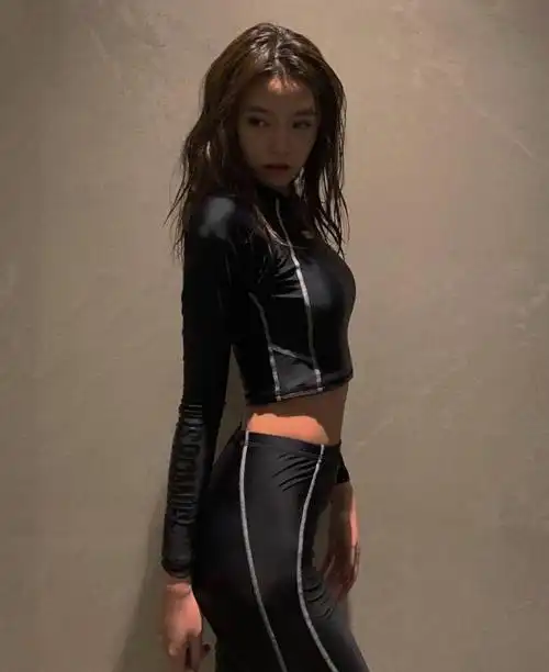 王思聪评论半藏森林泳装照,疑似新恋情曝光?