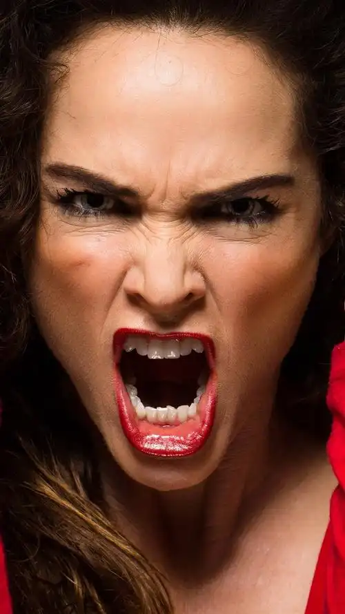 愤怒的女人 1080x1920 iphone 8/7/6/6s plus 壁纸,图片,背景,照片