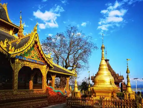 走进西双版纳的佛寺 景真八角亭 ——阿耘手机摄影