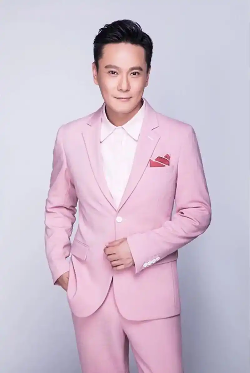 要成为最幸福的人#西服的魅力 #世界只有一个你 #张信哲 # - 抖音