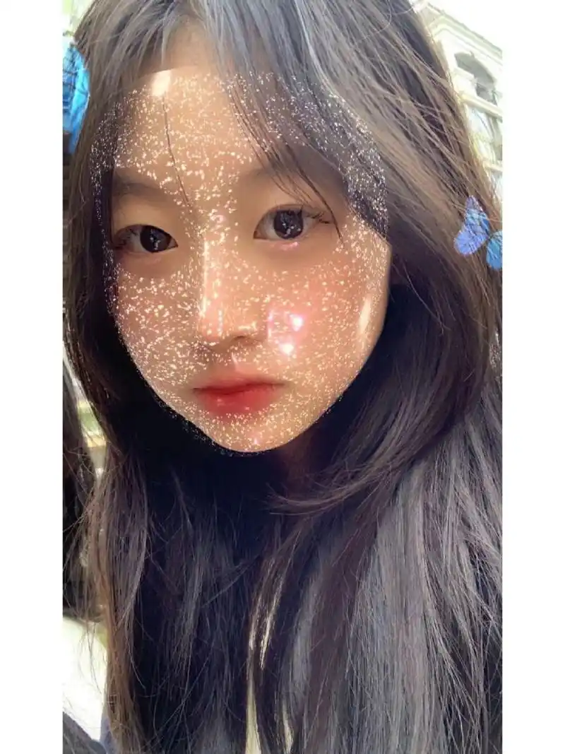 怀念一下上学的时候啦嘻嘻  校服真的超百搭ins 女初中生 自拍分享 旧