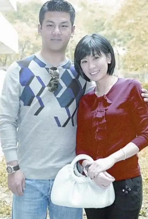 5位娶"老女人"的男明星,年龄最大相差11岁,到底图她们啥?