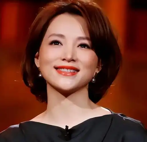 从"央视一姐"到"销声匿迹",50岁的董卿,风光背后有泪水!