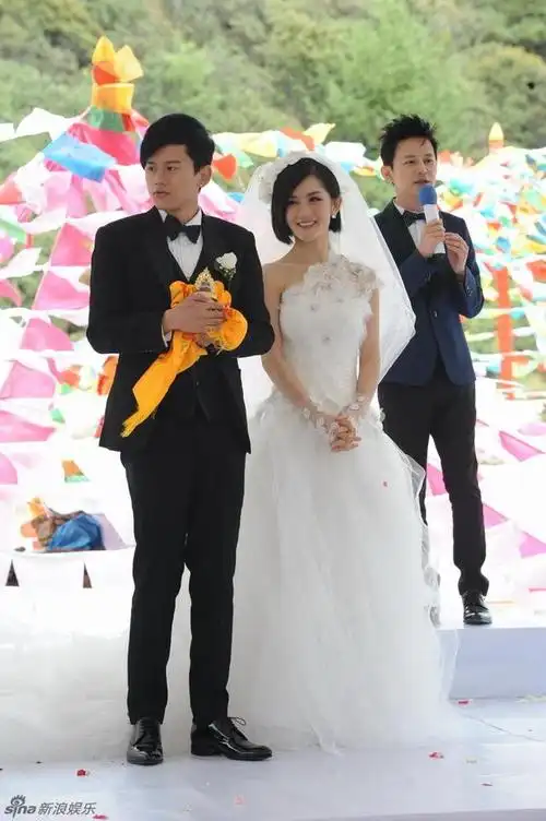 新浪娱乐讯 9月26日上午,张杰谢娜在云南香格里拉举行婚礼