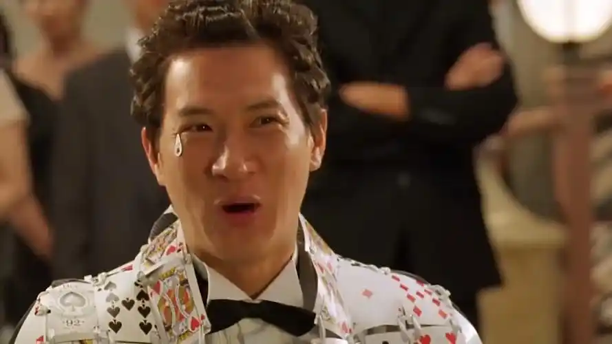 张家辉一对a配q,王晶却是一对a配十,张家辉怎么样都比王晶大