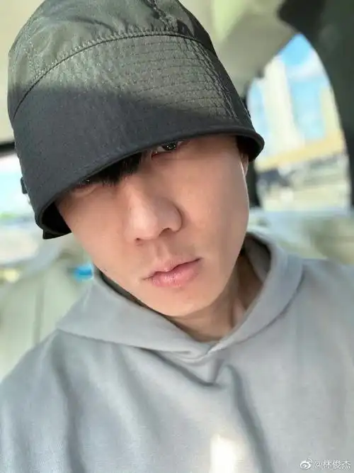 "深呼吸,活在當下 "  提醒@林俊杰该发帅帅的自拍了    #亚洲天王