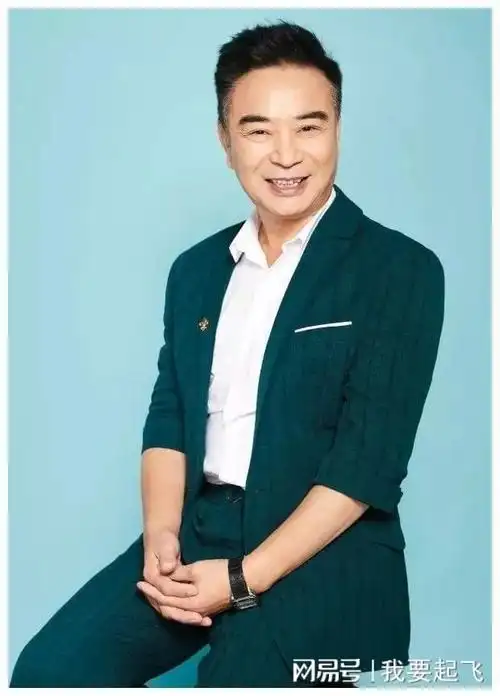 岳跃利:与前妻分开后,一个人带着女儿,被女儿催他恋爱