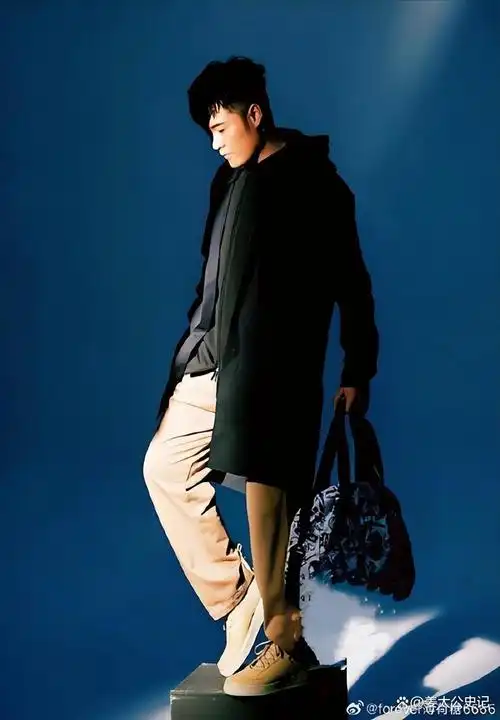 陈赫穿西装被认安保,五哈守护成画面最强反差