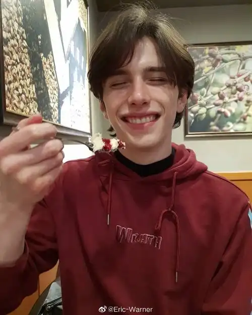 ericwarner个人听说好看的男生总是英年早婚呜呜呜