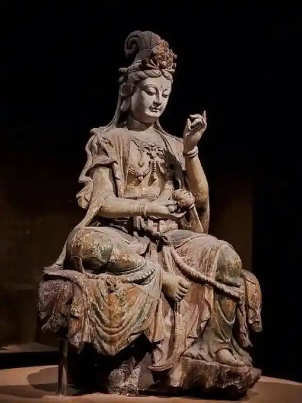 宋代·彩绘木雕观音菩萨坐像.