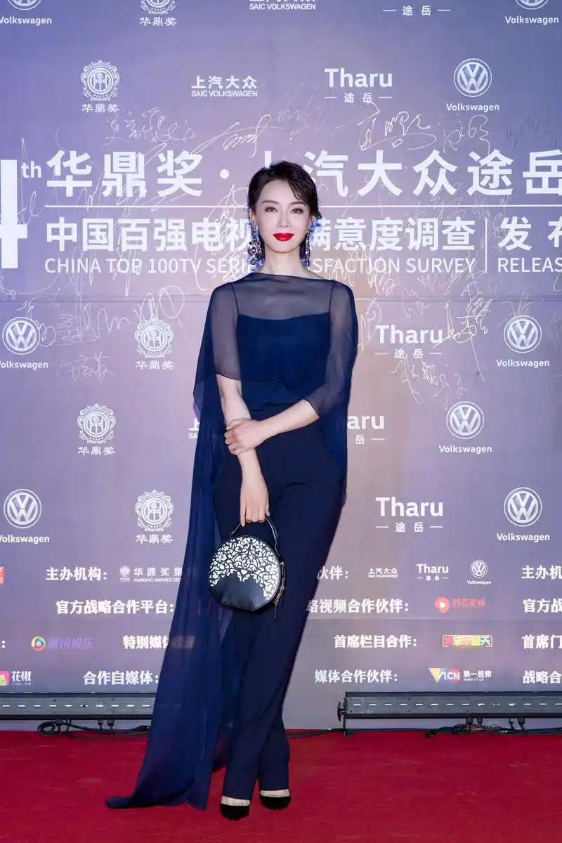 今天上台三次,也是我第三次获得华鼎奖.